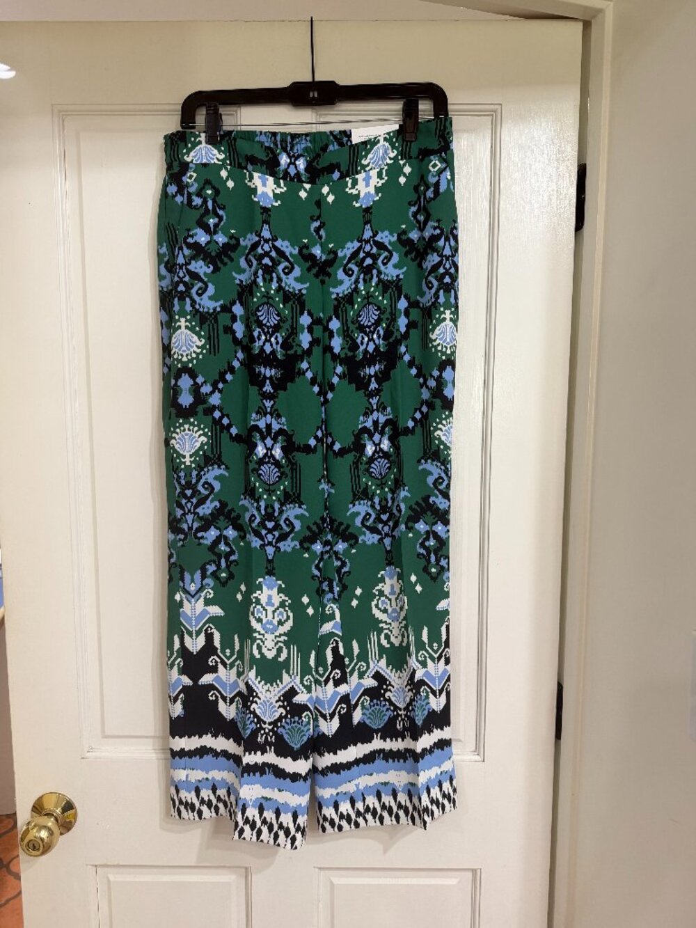 New with Tags Chico's Green/Black/White/Blue Pants sz 0.5